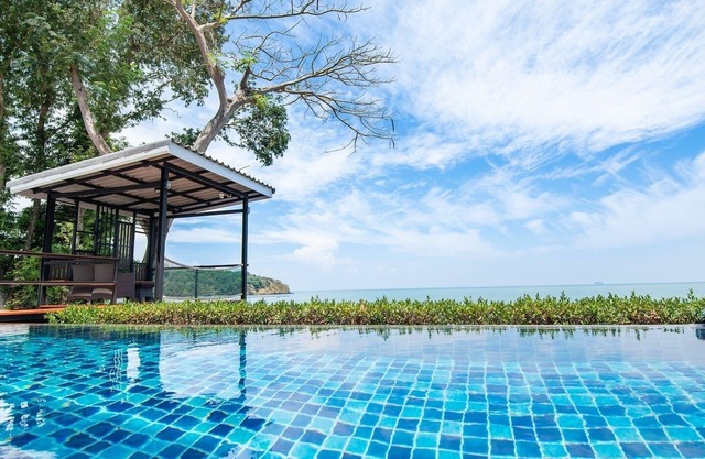 Villa Koh Sirey frente a la playa con piscina
