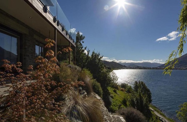 Kohanga Luxury Lakeside Villa by Amazing Accom