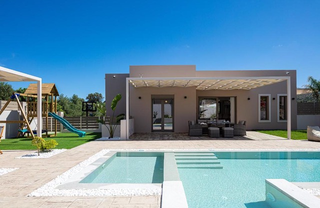 Koin Villa Sunset, With Heated Pool & Whirlpool, By ThinkVilla