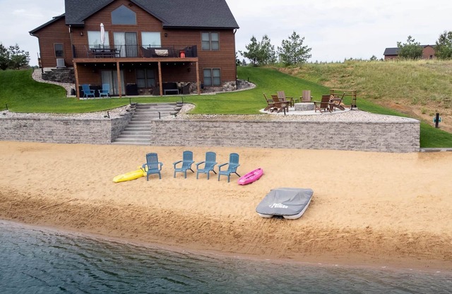 Kokomo Cabin: Cozy Fires, Family Fun & Lake Views