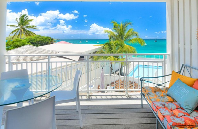 Kokonut Sea view with Pool on Grand Case Beach, Central, Private parking