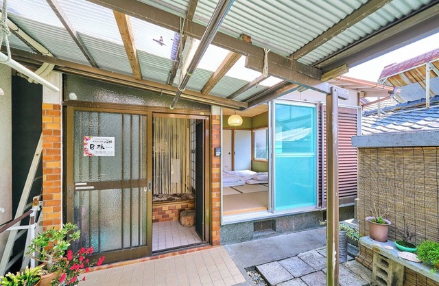 Kokoyui Katsuura Shimozato Building B A compact house for a small number of people / Higashimuro-gun Wakayama