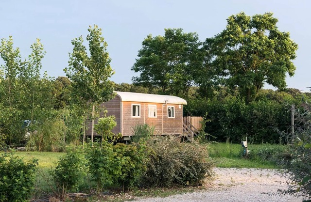 Komfortabler Wohnwagen - 2 Schlafzimmer - Esprit gemütlich - Kochnische, Bad und WC 4 Personen
