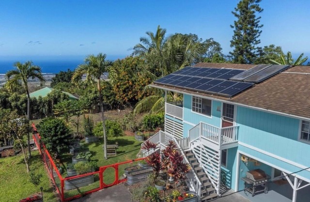 Kona Garden Studio Ohana, private sunset lanai & seasonal fruit from the garden!