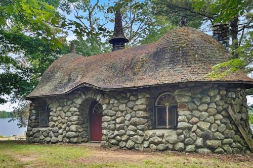 Kona Hobbit House Cozy Getaway Near the Lake