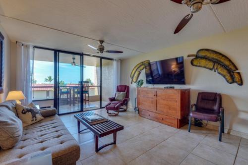 Kona Pacific Top Floor Retreat Ocean View and Pool!