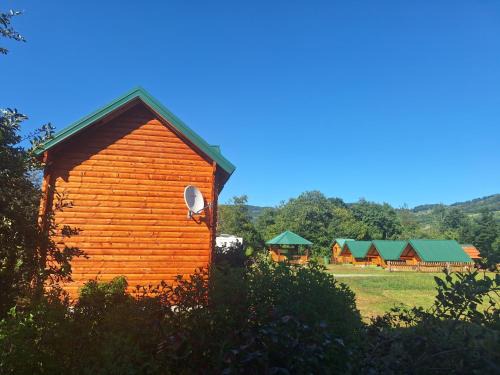Konaci Očeva Zemlja Vikendica i Bungalovi