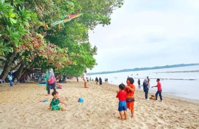 KONDOMINIUM CARITA BEACH-YUNNI