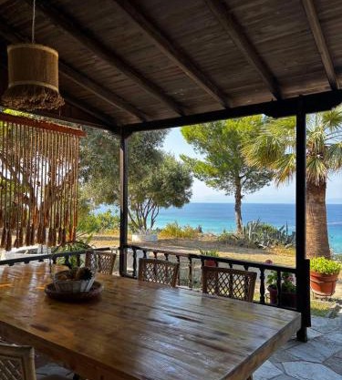 Konstantinos Polichrono Residence