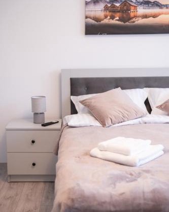 Konstanzer Podu Ros 11 - 3 camere,bucatarie, aer conditionat,masina de spalat