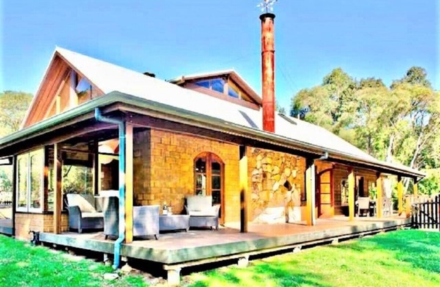Kookaburra Retreat | Dog Friendly | Forest Views