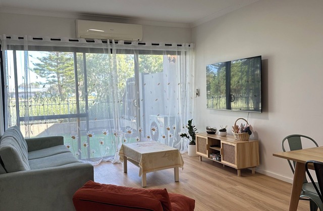 Koombana Bay beach Homestay
