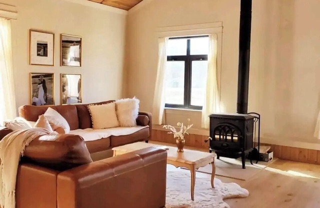 Kootenay Cabin Suite