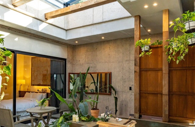 Villa en Jeju, Corea – piscina privada, jacuzzi y encanto tropical