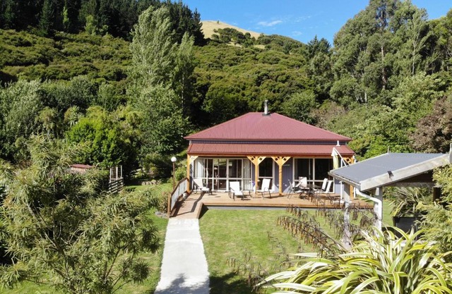 Koromiko Cottage at Lochsloy Farmstay Little River
