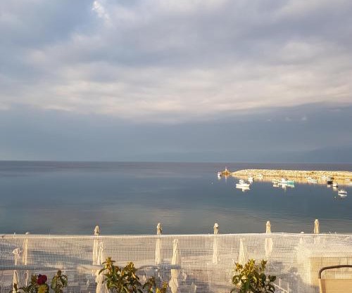 KORONI MARE -Sea view apartment/διαμέρισμα με θέα στην θάλασσα