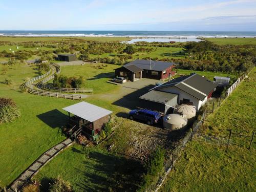 Koru Beachfront Holiday Cabins & Hot Tub