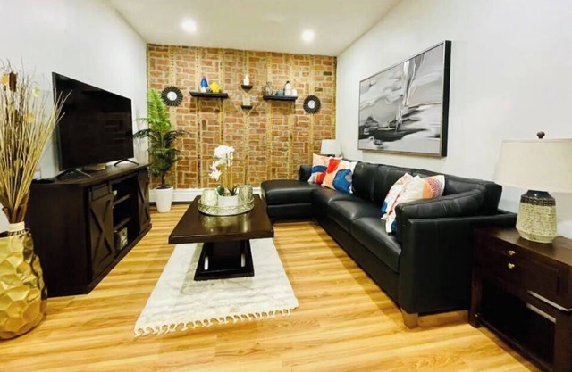 Kosciuszko Station | Spacious Luxury 3-Bed +Office