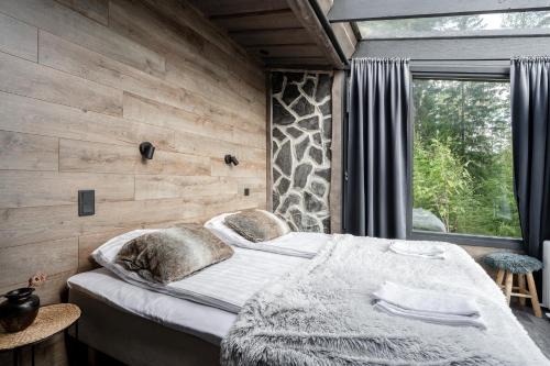 Koskisviitti 3 - Private Lakeside Suite with Terrace