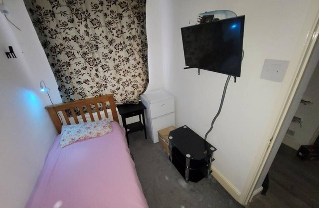 Kosy Roomz - Rooms Only