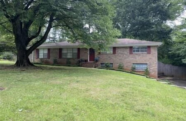 Kozy Kennesaw home near KSU and Lakepoint Sports