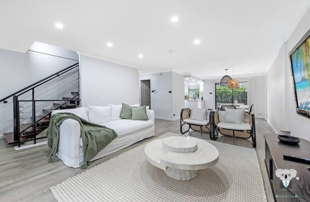 KozyGuru | Alexandria | Stylish Family House