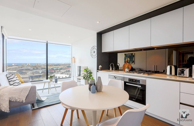 KOZYGURU Docklands Cozy Water View 1BED