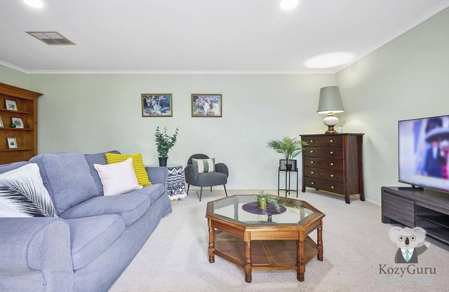 KozyGuru | Glen Waverley | Quiet Home Near Park