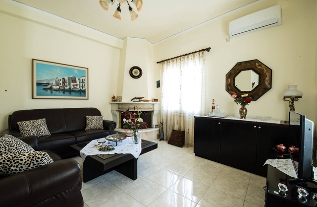 Kreta House - Una casa de creta ubicada en la plaza principal de Pompia Village