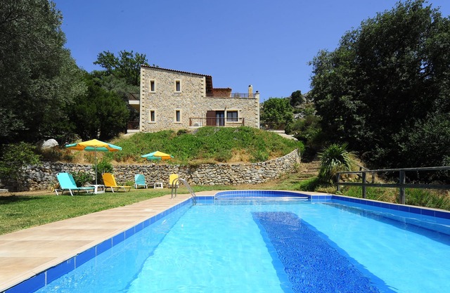Villa Krios! Ecoturismo, increíble piscina y jardín. ¡Paz absoluta entre la naturaleza!