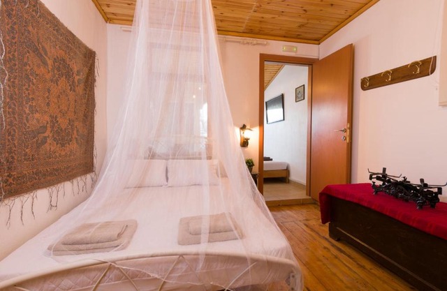 [kritsa house]