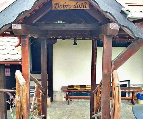 Kuća sa apartmanima Šemnica - za odmor i proslave!