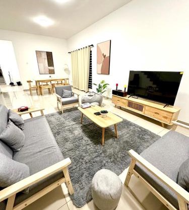 Kuala Selangor 16pax, Karaoke ,End lot 3 Storey