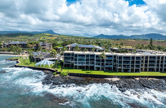 Kuhio Shores 113 - Exquisite Ground Floor Unit Right Next To The Ocean