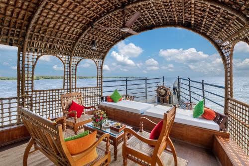 Kumarakom Lake Resort Houseboats