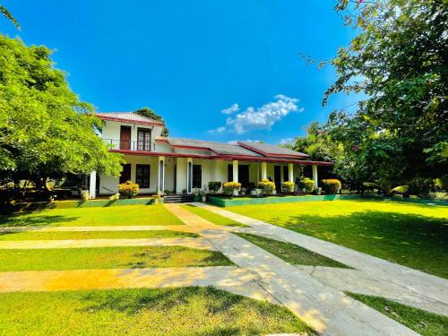 Kumbuk Sewana Villa