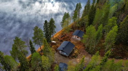 Kutulammen erämökki saunalla
