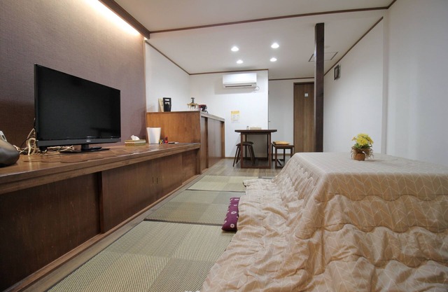 RENOVACIÓN / FUNHOUSE Katsurakawa / CASA PRIVADA / CAMINABLE A LA ESTACIÓN JR