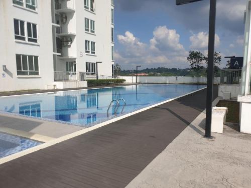 Kyu Residence lMÜSLIM HOMESTAYl at Bangi Gateway Service Apartment Wifi Netflix Air-Con in Every Room