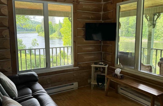 L'Apéro du bois rond | waterfront log cabin & spa