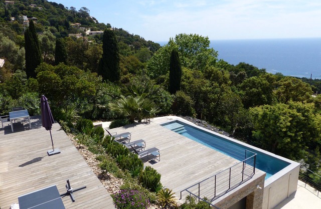 Nueva villa con piscina y magníficas vistas de las islas de oro