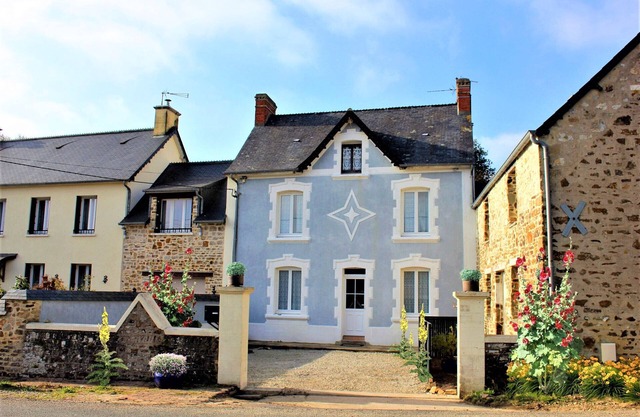 L' Etoile Bleue, 6 mns sea, Port Bail area, charming house, 5 persons