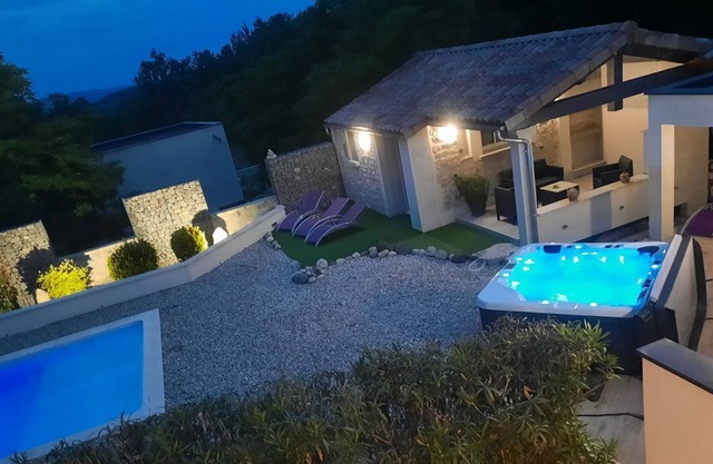 L'instant Présent: Piscine, Spa, Détente