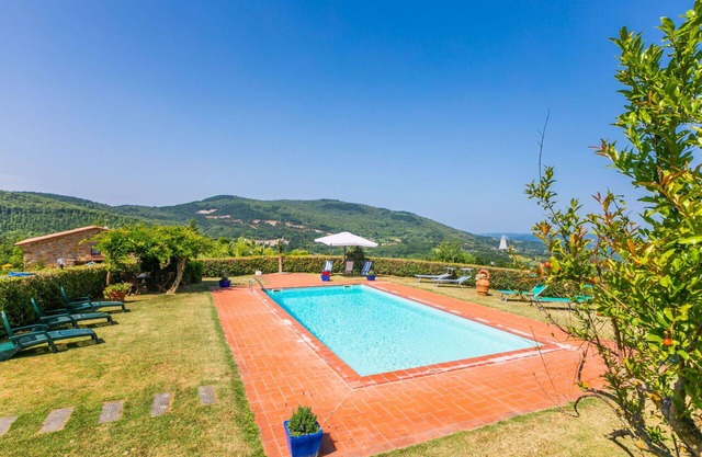 Hermoso apartamento con WIFI, A/C, piscina, TV, patio, mascotas permitida y aparcamiento