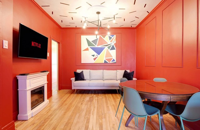 L'Union Montréal | Subway nearby | Parking ($)
