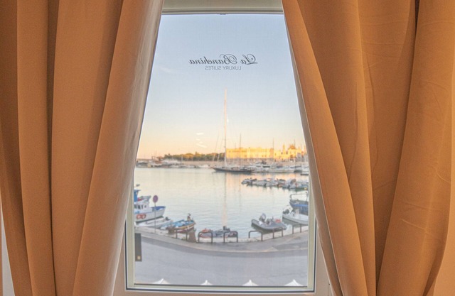 LA BANCHINA LUXURY SUITES