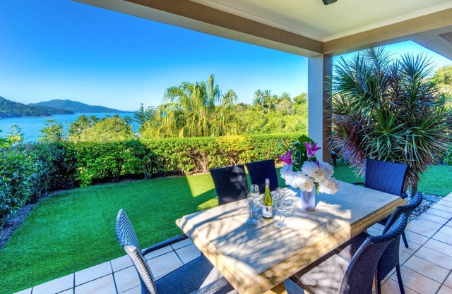 La Bella Waters 5 Hamilton Island - oceanviews, buggy and transfers