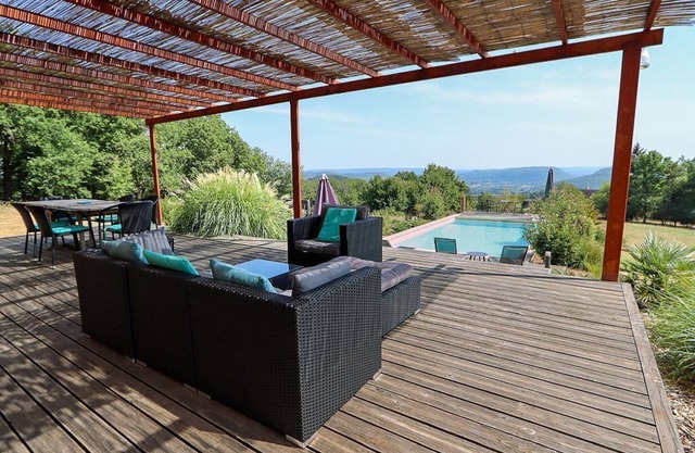 "LA BELLE VIE" - an exceptionnal location with ****view and private heated pool
