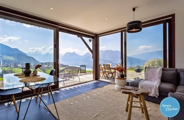 La Bergerie T2 : Apartment with lake and mountain view.