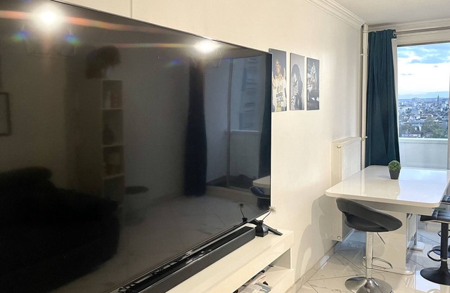 LA BLANCHE COLOMBES